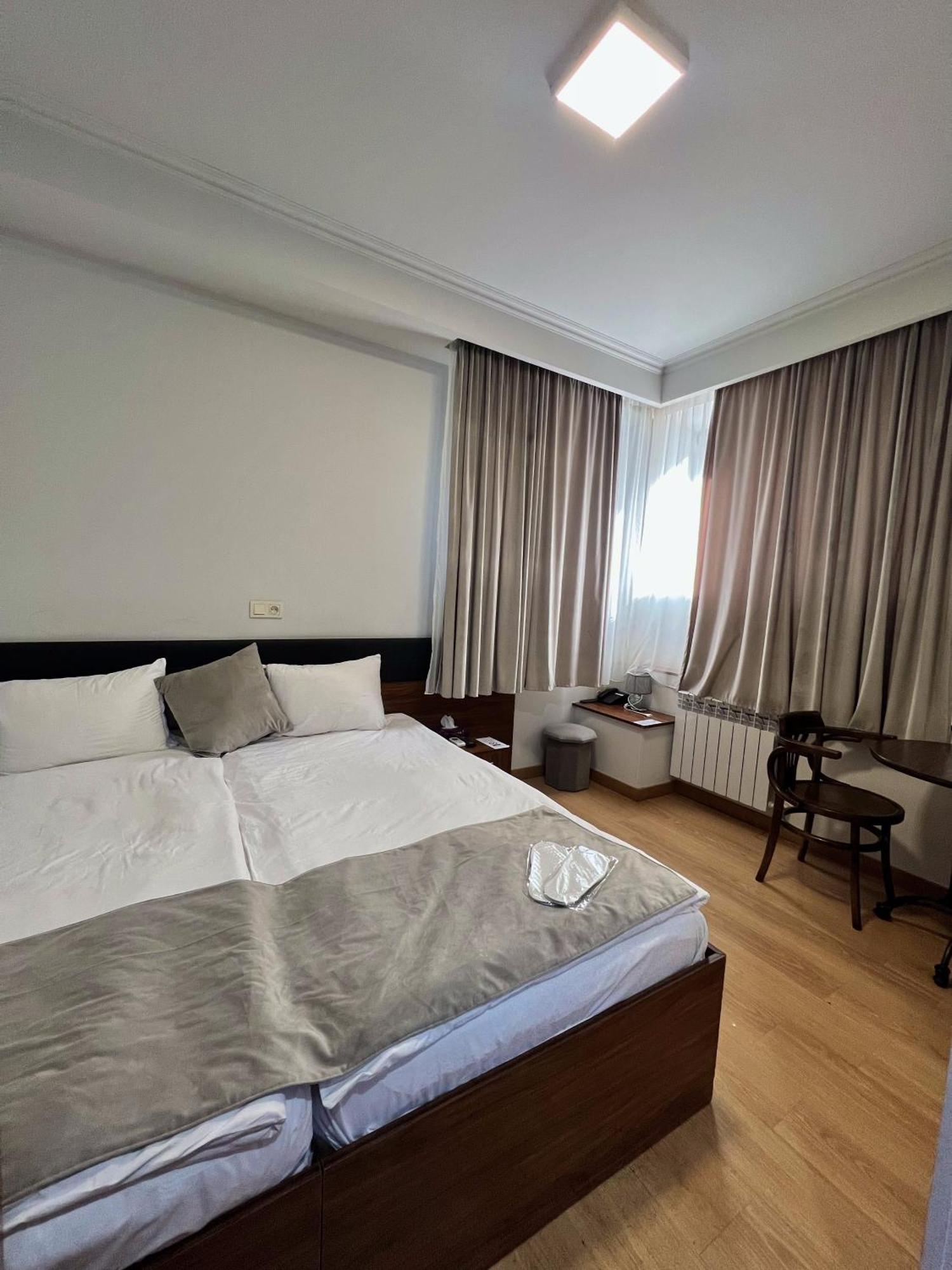 Mashtots Hotel Yerevan Luaran gambar
